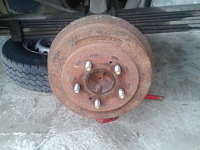 сняли колесо HYUNDAI Porter1