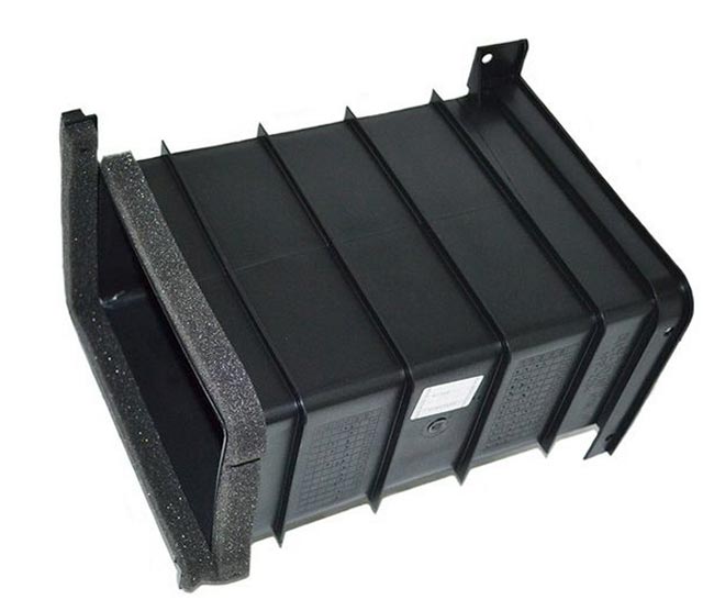 Соединяется вентилятор и отопитель салона, воздуховодом